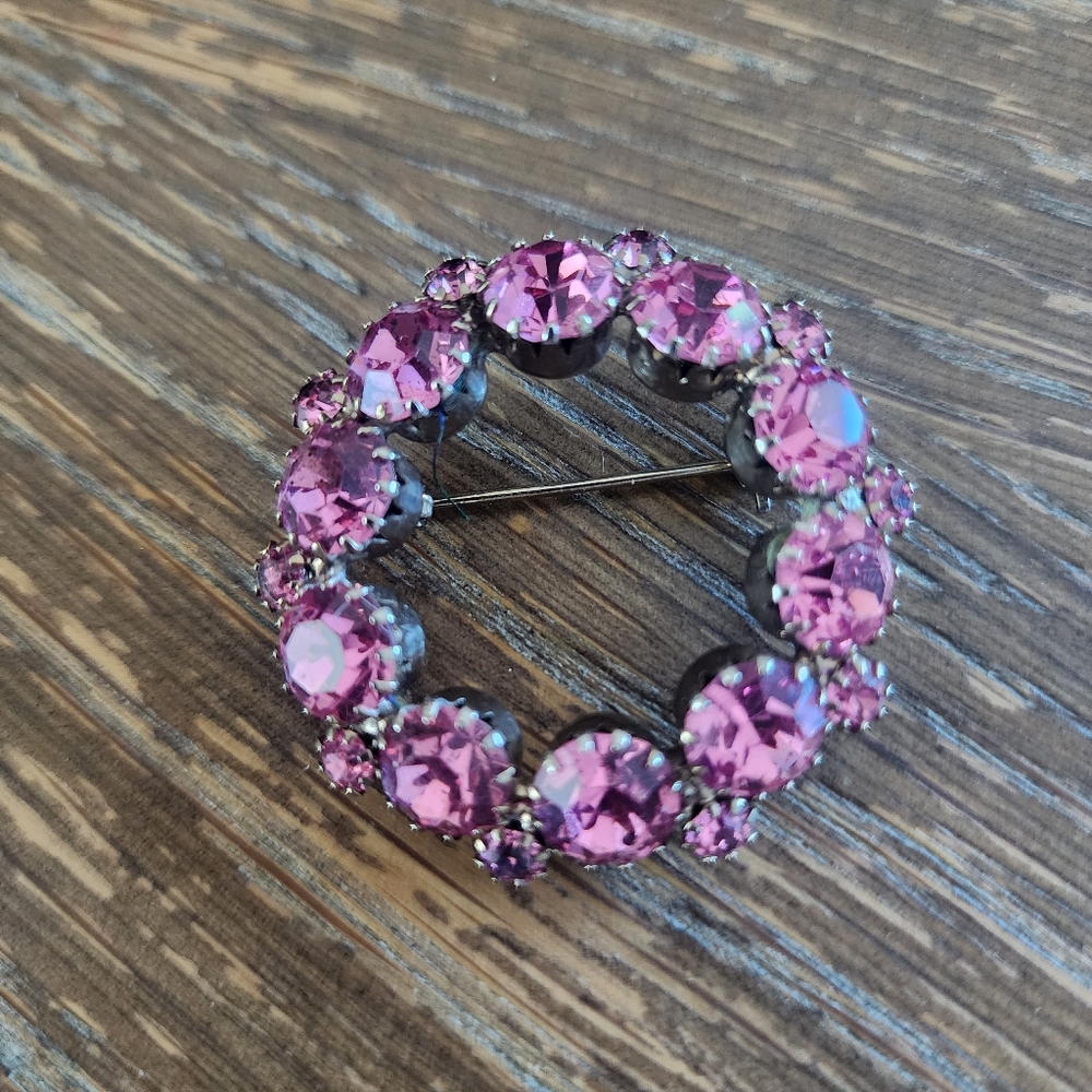Source Unknown Pink Brooch with Rhinestones